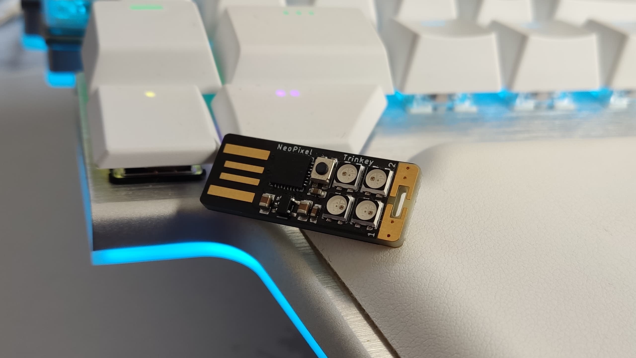 Rubber Ducky Multipayload Barato con Adafruit Neo Trinkey